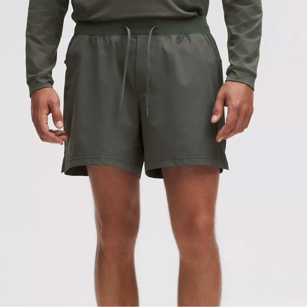 NWT Men’s Lululemon Zeroed In Shorts 5” - Palm Deco - Size Small